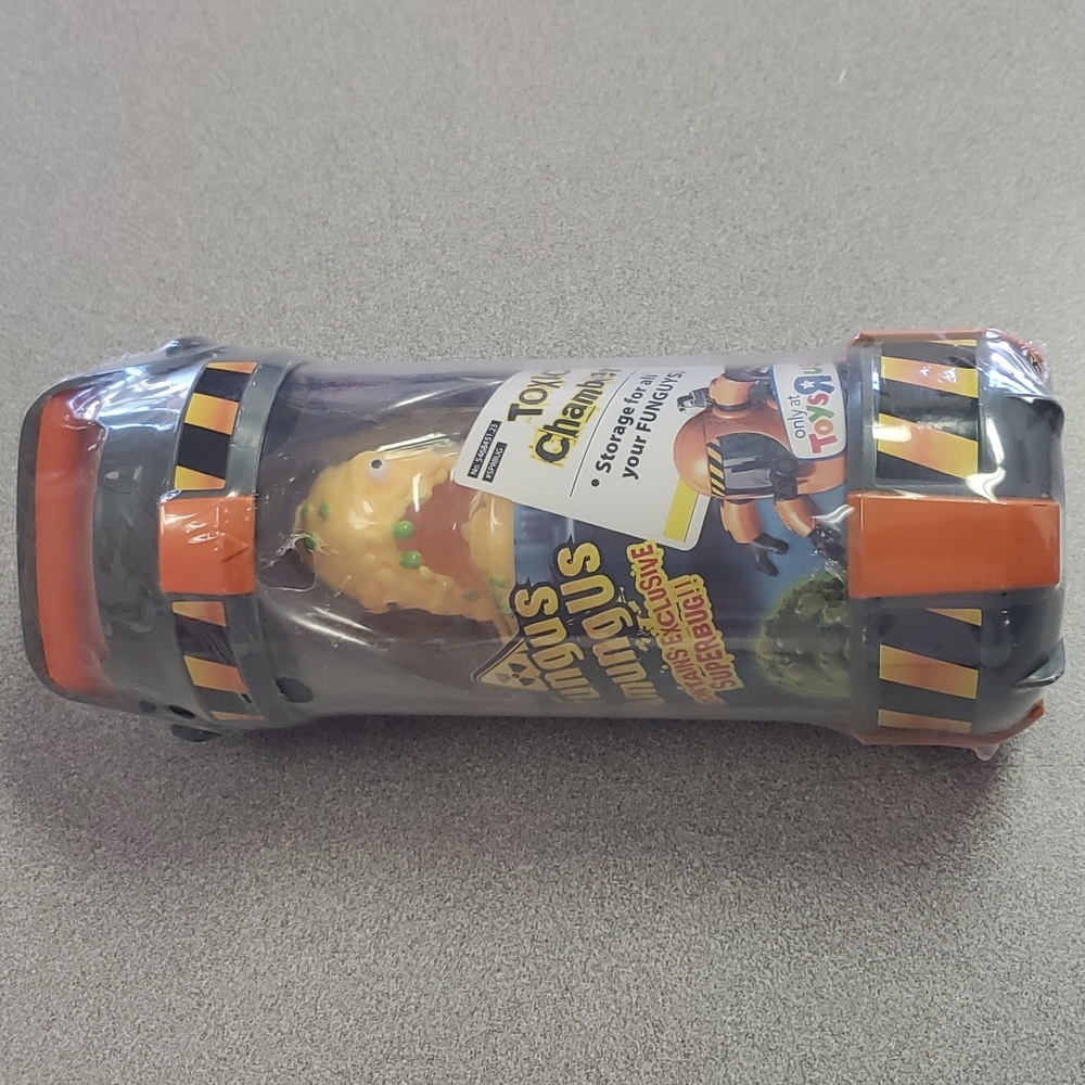 Fungus AmungUs Toxic Chamber with Exlusive Yellow SuperBug - ToysRus - Sealed